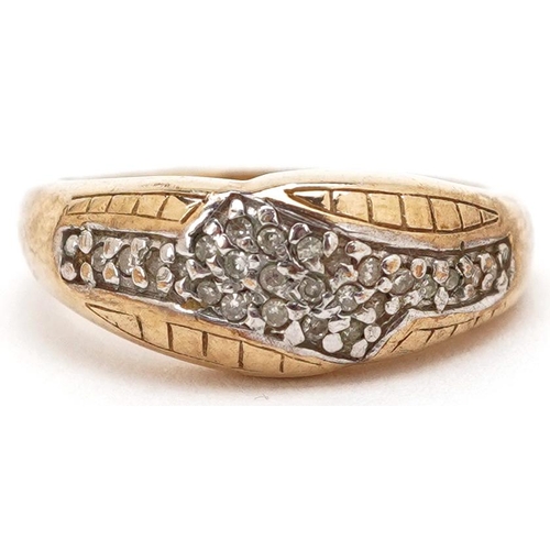 2287 - A 9ct gold diamond cluster ring, size N, 4.0g.