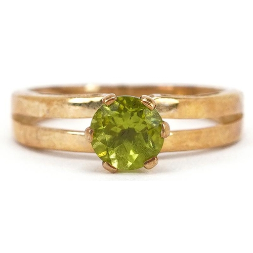 2325 - A 9ct gold green amethyst solitaire ring, size N, 2.4g.