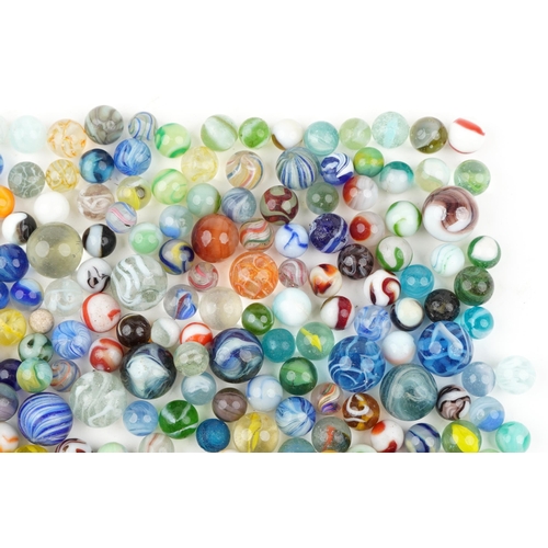 516 - A collection of various 20th century marbles,  variously sized.