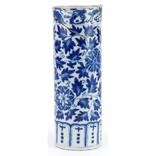 1258 - A Chinese blue and white porcelain cylindrical vase, late 19th/early 20th century, bearing four char... 