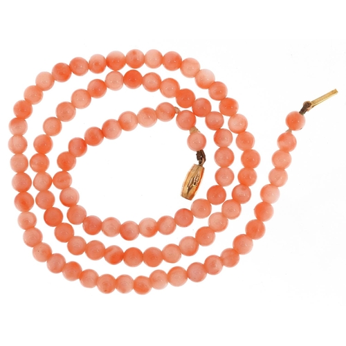 2158 - A pink coral bead necklace with 9ct gold clasp, 40cm in length, 9.0g.