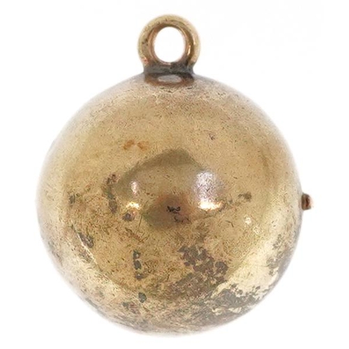 2523 - A yellow metal ball locket pendant, 1.4cm in diameter, 3.5g.