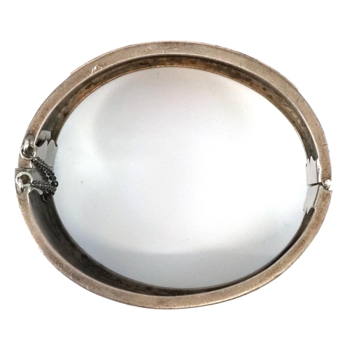 2338 - A large Victorian unmarked silver aesthetic hinged bangle, 6.5cm wide x 3cm high, 43.0g.