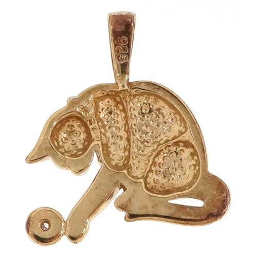 2149 - A silver gilt pendant in the form of a cat with a ball of yarn set with a diamond, 2.1cm high, 2.5g.