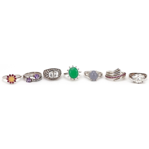 2518 - Seven silver rings set with semi precious stones including emerald, ruby and amethyst, various sizes... 