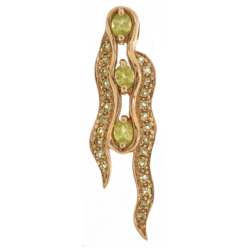 2354 - A naturalistic 9ct gold green stone pendant, possibly peridot, 3.8cm high, 3.8g.