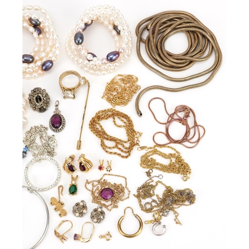 2570 - Vintage and later jewellery including gold plated necklaces and freshwater pearl necklaces.