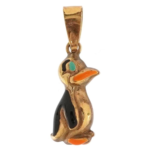 2339 - A 9ct gold and enamel charm in the form of a penguin, 2.6cm high, 1.1g.