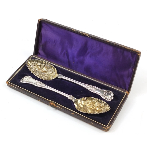 1280 - Pair of Victorian silver plated berry spoons housed in a velvet and silk lined box, each 22cm in len... 