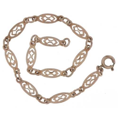 3667 - Unmarked white metal openwork bracelet, 18cm in length, 3.0g