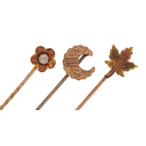 3407 - Three antique and later 9ct gold and yellow metal stickpins including a maple leaf and one set with ... 