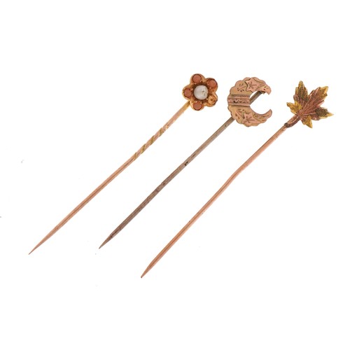 3407 - Three antique and later 9ct gold and yellow metal stickpins including a maple leaf and one set with ... 