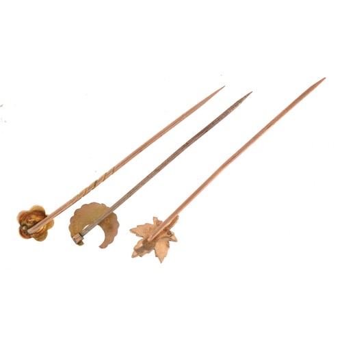 3407 - Three antique and later 9ct gold and yellow metal stickpins including a maple leaf and one set with ... 