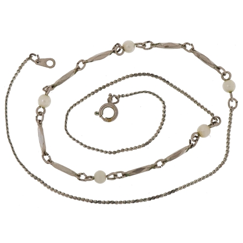 3416 - White metal simulated pearl necklace, 40cm in length, 3.2g