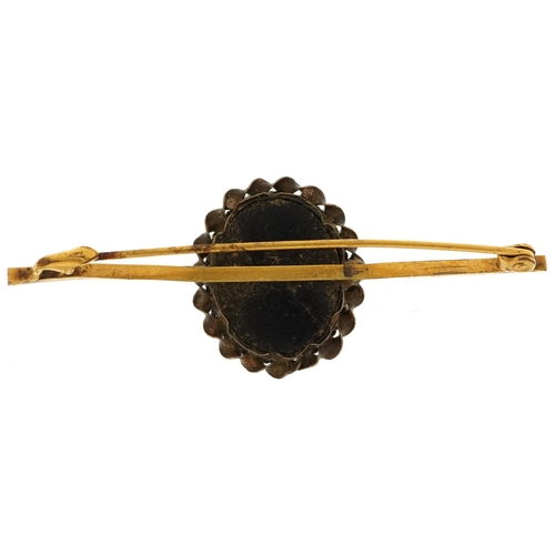 17 - An Italian Grand Tour micro mosaic black onyx and gilt metal bar brooch depicting a Roman building, ... 