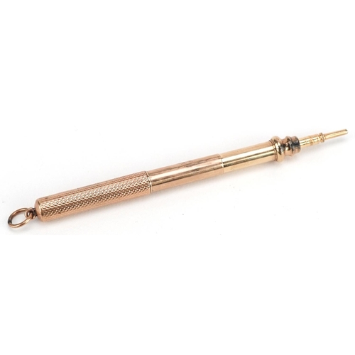  A 9ct gold cased engine turned propelling pencil, 8.5cm in length extended, 7.5g.