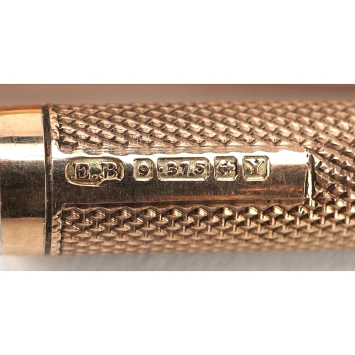 57 - A 9ct gold cased engine turned cigar pricker, 5.5cm in length, 9.0g.