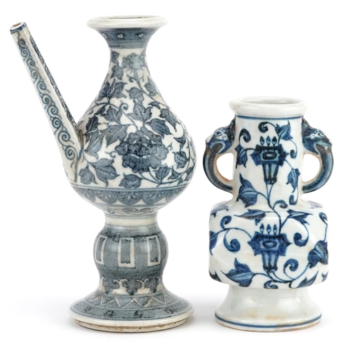 1216 - A Chinese porcelain blue and white ewer hand painted with foliage together with a 20th century Chine... 