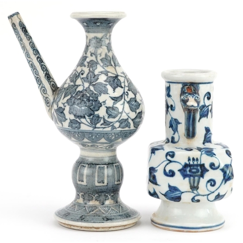 1216 - A Chinese porcelain blue and white ewer hand painted with foliage together with a 20th century Chine... 