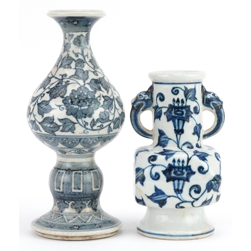 1216 - A Chinese porcelain blue and white ewer hand painted with foliage together with a 20th century Chine... 