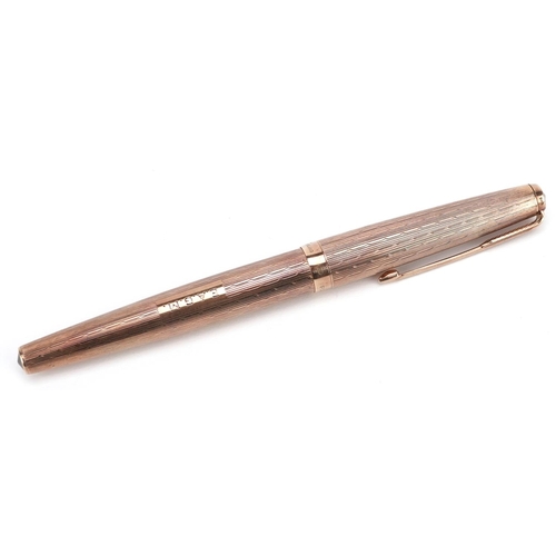 A Parker 9ct gold cased engine turned fountain pen, 13.5cm in length, total weight 26.0g.