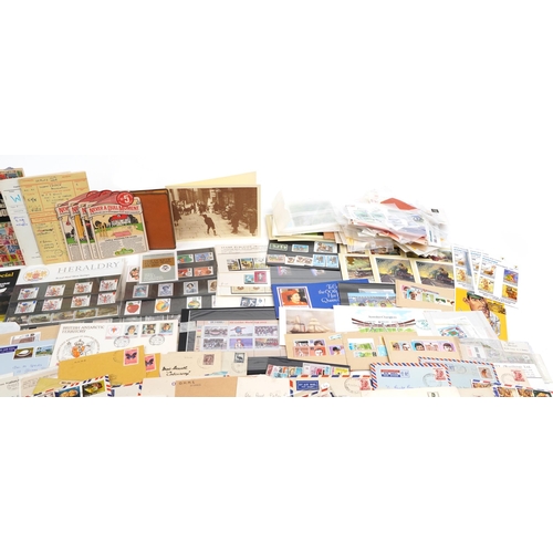 2222 - A quantity of British and Commonwealth stamps including presentation packs and loose stamps, predomi... 