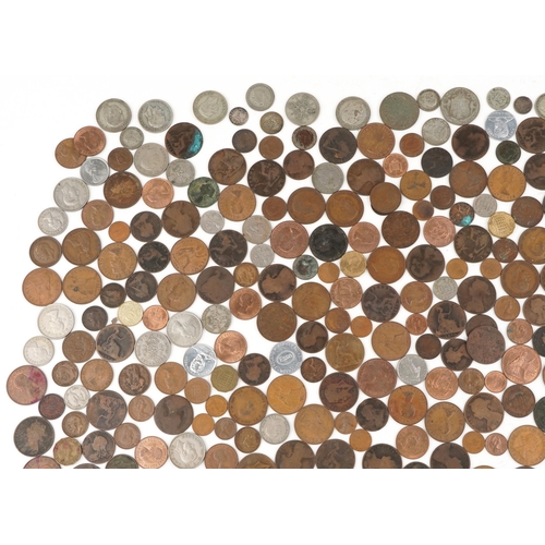 2213 - A quantity of 19th century and later British and world coinage including silver examples, weight of ... 