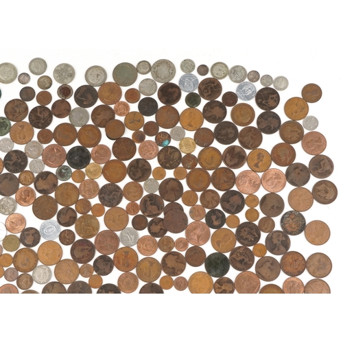 2213 - A quantity of 19th century and later British and world coinage including silver examples, weight of ... 