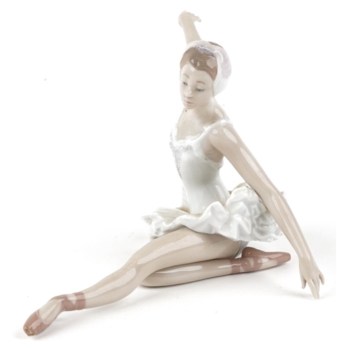 461 - Llado figure of a Balerina - Swan Ballet, 22 cm in length, with box, the box numbered: 05920