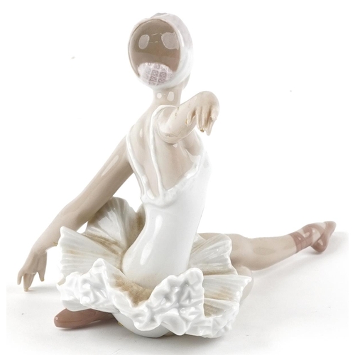 461 - Llado figure of a Balerina - Swan Ballet, 22 cm in length, with box, the box numbered: 05920