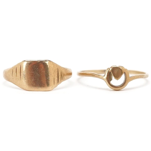 3652 - A 9ct gold unengraved signet ring and a Modernist 9ct gold ring, sizes M and Q, total 2.4g.