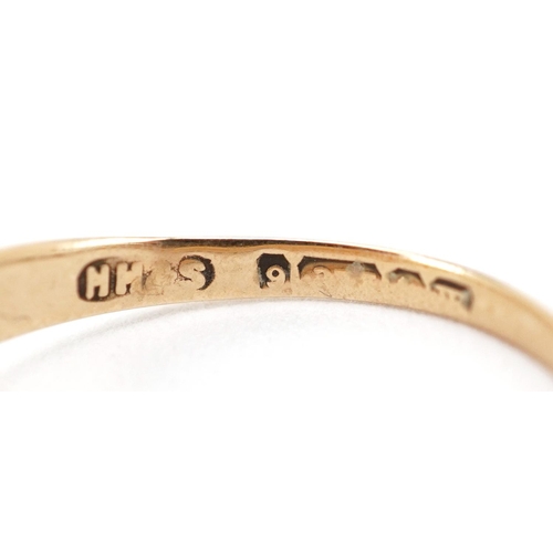 3652 - A 9ct gold unengraved signet ring and a Modernist 9ct gold ring, sizes M and Q, total 2.4g.