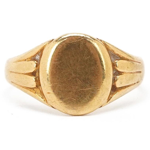 3070 - An unengraved 18ct gold signet ring, size R, 4.9g.