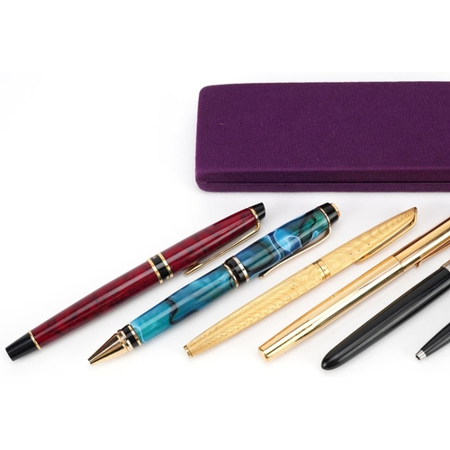 170 - Vintage and later fountain pens and ballpoint pens including Watermans with 18ct gold nib, Parker an... 