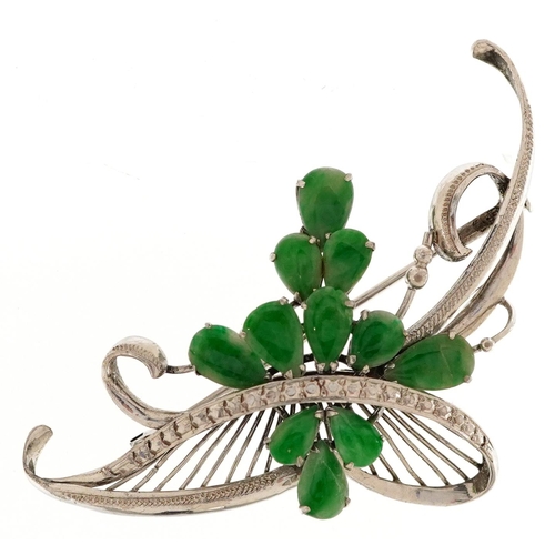 3038 - A Chinese 14ct white gold jade style floral brooch, 5.2cm wide, 5.9g.