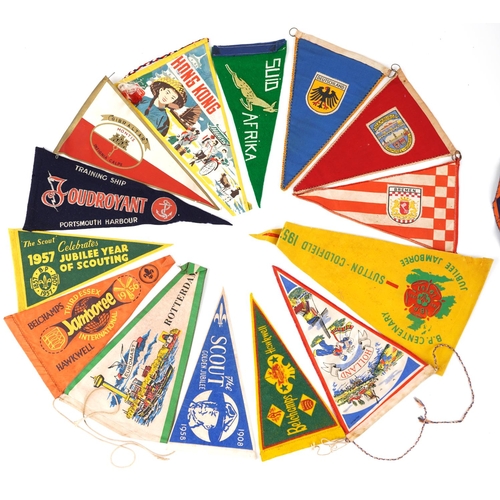 2264 - A collection of vintage jamboree and scouting bunting pennants including Belchamps 3rd Essex Interna... 