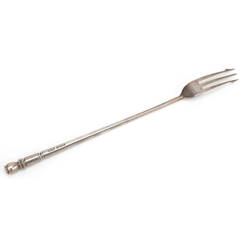 577 - Hilliard & Thomason, a Victorian silver pickle fork, Birmingham 1897, 20.5cm in length, 37.0g.