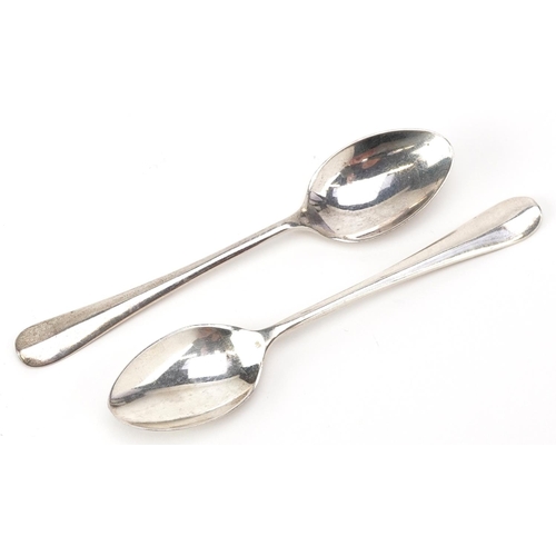 522 - Roberts & Dore, a pair of George V silver teaspoons, Sheffield 1929, 9.5cm in length, total 15.5g.