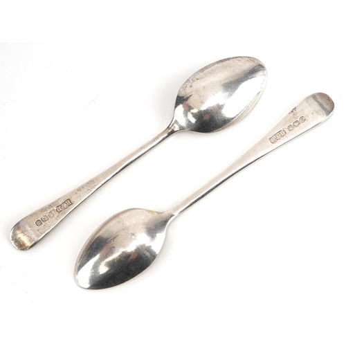 522 - Roberts & Dore, a pair of George V silver teaspoons, Sheffield 1929, 9.5cm in length, total 15.5g.