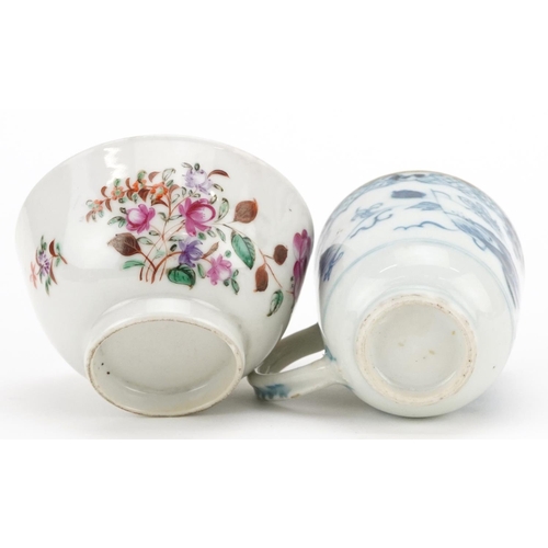 391 - A Chinese famille rose porcelain finger bowl, early 20th century, 8cm in diameter, together with a C... 