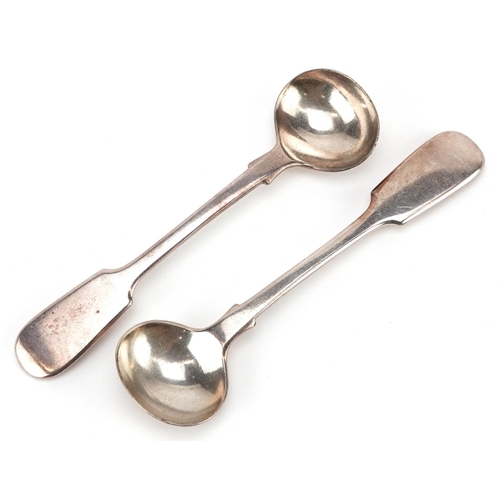 1219 - A pair of early Victorian plated fiddle pattern condiment spoons, Sheffield 1845, L-11cm.