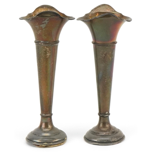 507 - Walker & Hall, a pair of George V silver tapering bud vases, Sheffield 1924, 15cm high, total 189.0g... 