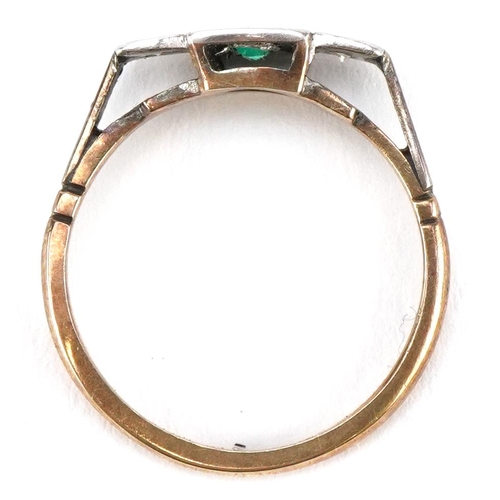 3039 - An Art Deco 9ct gold and platinum emerald and diamond three stone ring, size K, 2.0g.