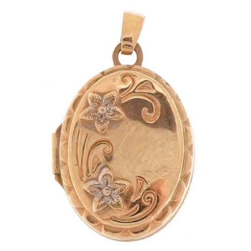 3340 - A 9ct gold floral engraved locket, 2.2cm high, 1.3g.