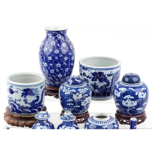 1122 - A group of Chinese blue and white porcelain vases, 20th century, together with two blue and white pl... 