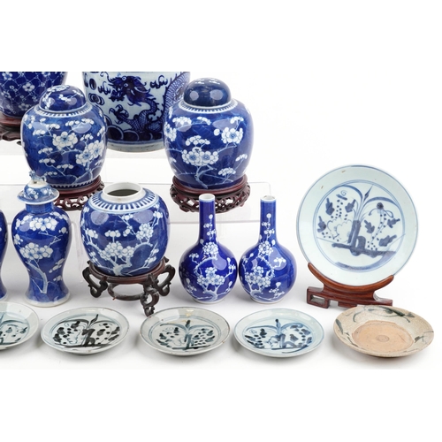 1122 - A group of Chinese blue and white porcelain vases, 20th century, together with two blue and white pl... 