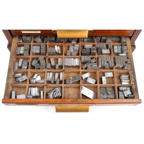 159 - A late 20th century mahogany twelve drawer printer's cabinet containing an extensive collection of p... 