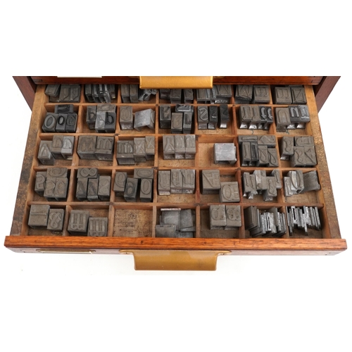 159 - A late 20th century mahogany twelve drawer printer's cabinet containing an extensive collection of p... 