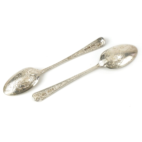 584 - Lawson & Co., set of six Edwardian silver teaspoons with floral engraved handles, Sheffield 1903, 12... 