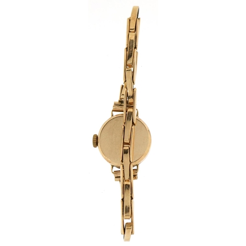 3071 - Seiko, a ladies 9ct gold manual wind wristwatch with 9ct gold strap, 20mm in diameter, total weight ... 